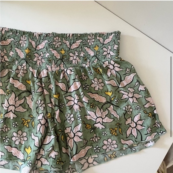 Aerie Pull On Lightweight Flowy Shorts - Picture 5 of 6